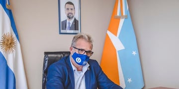 El jefe de Gabinete, Mario Daniele y el subsecretario de Desarrollo Económico, Gustavo Ventura, recibieron al secretario gremial Luz y Fuerza Patagonia, Ariel Bugliolo.