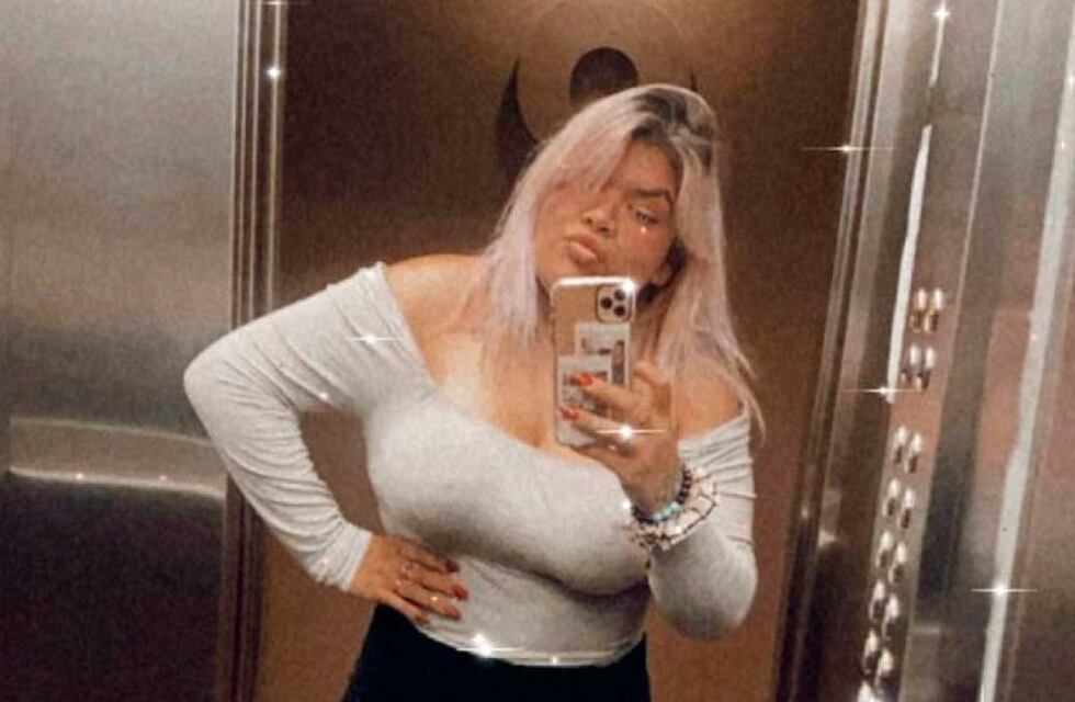 More Rial posó con un escote profundo y aprovechó para tirar un palito