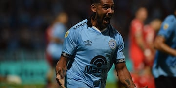 Lo grita Franco Jara. Para los hinchas y para el "Chino" Zelarayán, encargado de servir el corner para el 1 a 0 Celeste (Facundo Luque / La Voz)