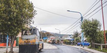 Se colocaron 300 toneladas de asfalto caliente.