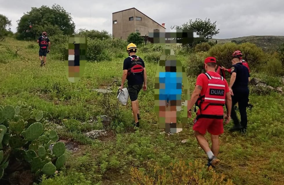 Operativo de emergencia en Tanti: rescatan a dos jóvenes atrapadas por la crecida del río