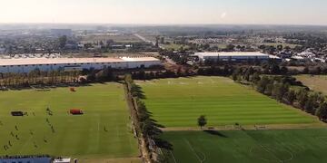 La Liga denunció que en el predio Amadeo Nucetelli disputaban partidos amistosos. Actividad que no está permitida.