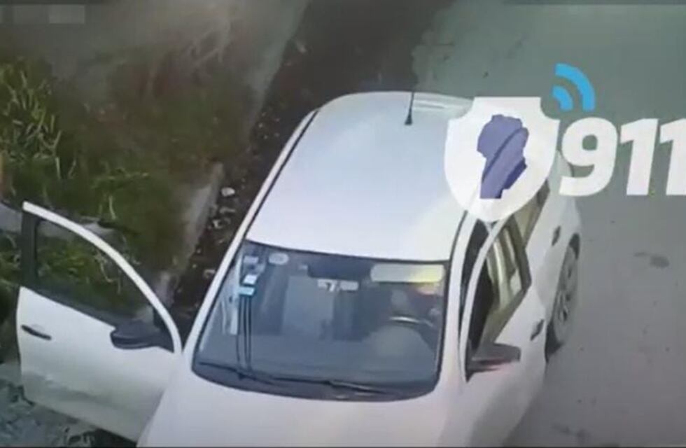 Barrio Las Tablitas: habría robado a mano armada, la Policía lo detuvo y los vecinos lo defendieron