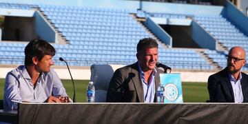 El directorio deportivo que dirigirá Mauro Óbolo (izquierda) tendrá un psicólogo según confirmó Artime (centro).