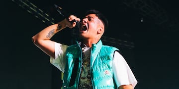 Duki cantó "Givenchy" en el show de Eladio Carrión