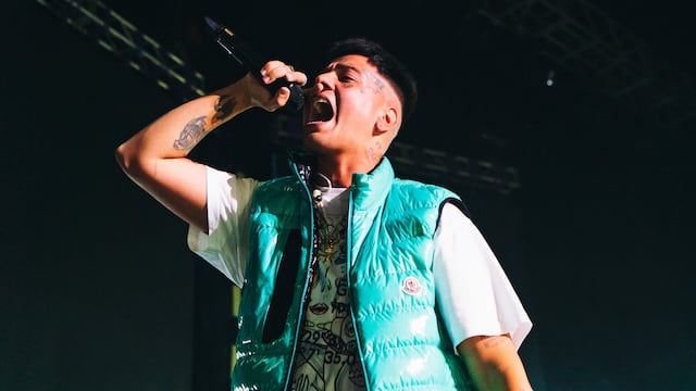 Duki cantó "Givenchy" en el show de Eladio Carrión