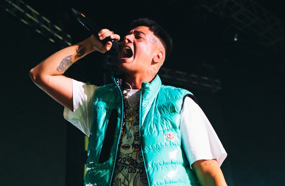 Duki se emocionó al cantar en vivo “Givenchy” por primera vez en Argentina