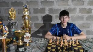 Luciano necesita cubrir los fondos de su viaje