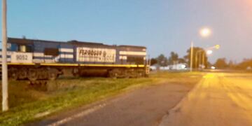 Un tren embistió un auto en la Ruta 51 // Destacamento Balneario