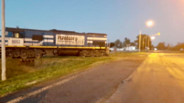 Un tren embistió un auto en la Ruta 51 // Destacamento Balneario