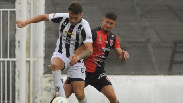 Sporting dejó el invicto en cancha de Liniers y perdió 2 a 1.