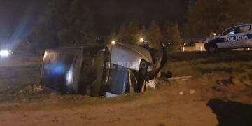 El conductor de una camioneta que volcó en la ruta 146 en la Ciudad de San Luis resultó herido y tuvo que ser internado. Gentileza El Diario