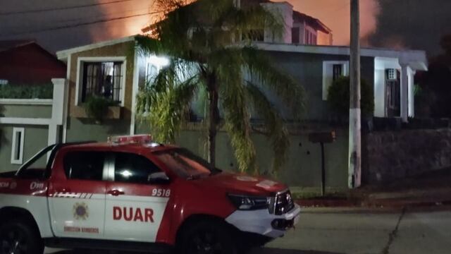 Las llamas se originaron en calle Nazca al 800.