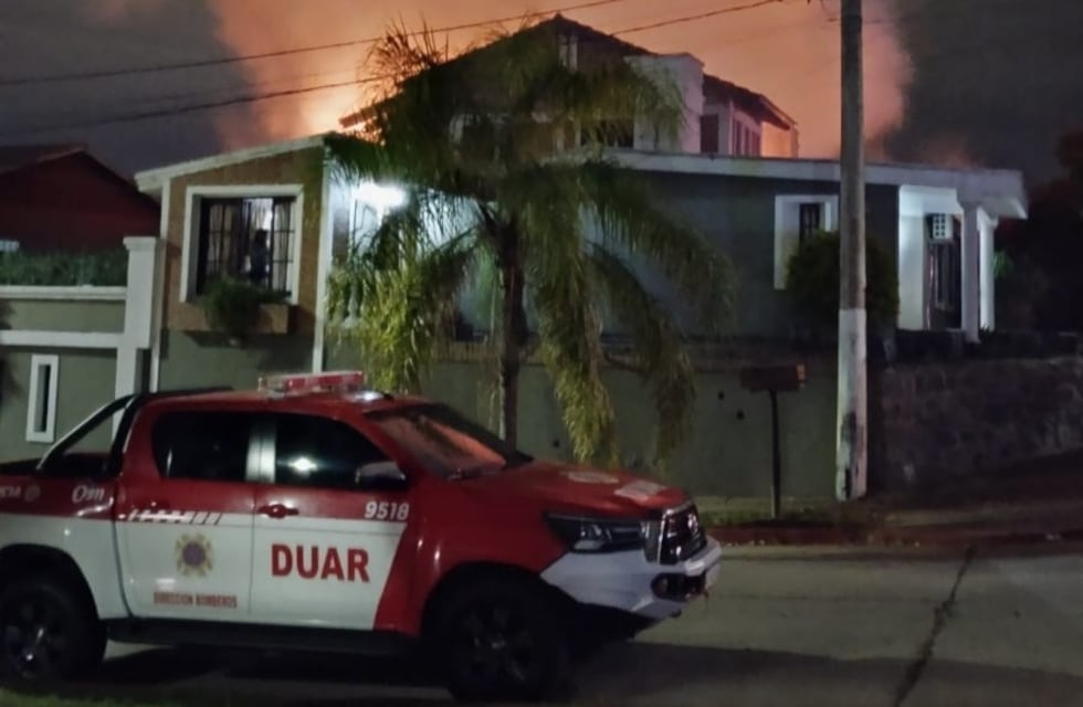 En fotos: voraz incendio en una vivienda de barrio Quebrada de Las Rosas