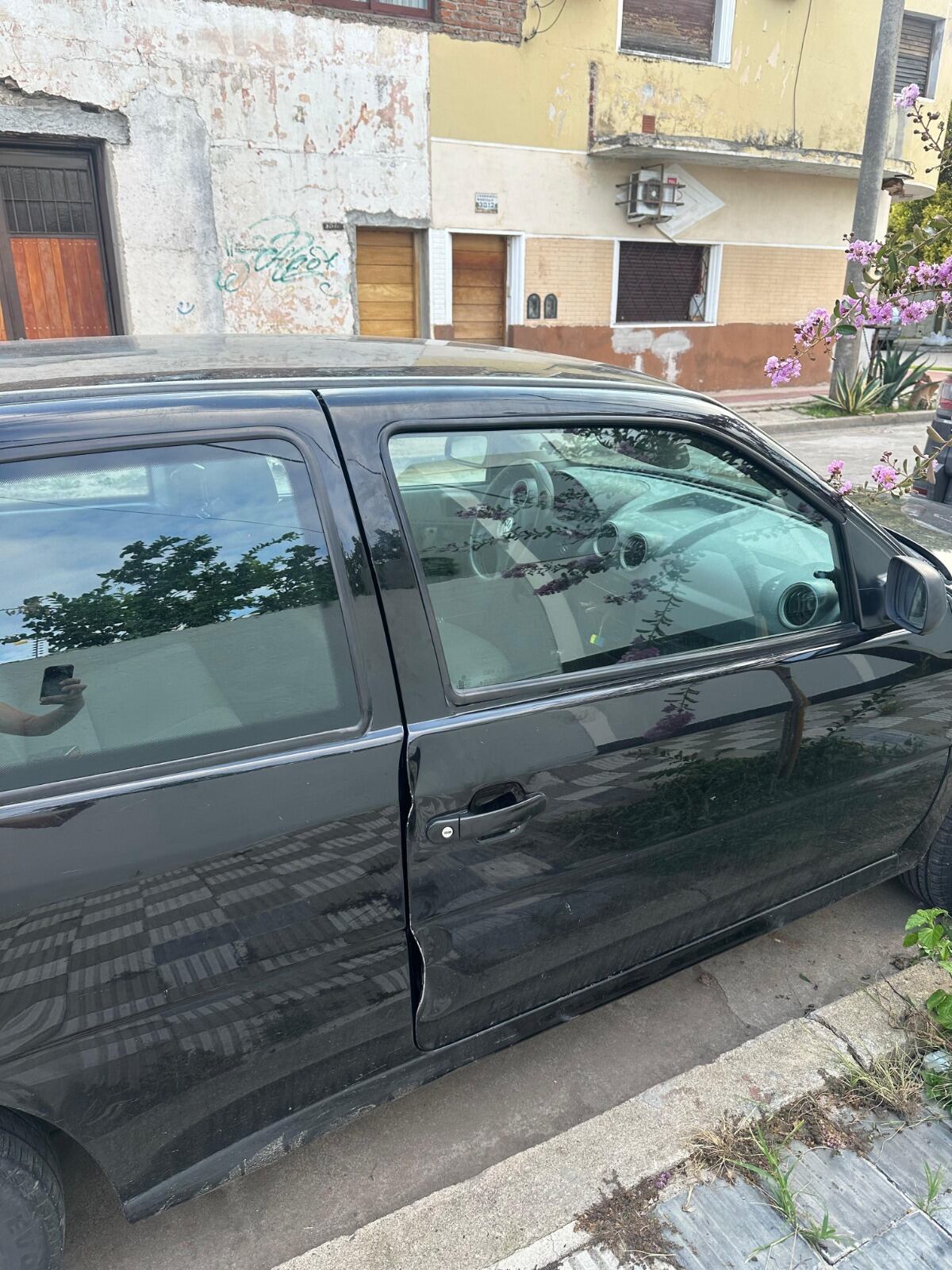 El segundo auto violentado por el sujeto de 38 años en Córdoba.