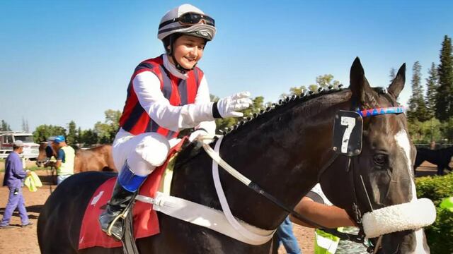 La jocketa mendocina que se accidentó en el Hipódromo de Palermo ya respira por sus propios medios