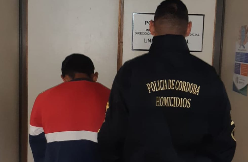 Córdoba: se entregó a la Policía el joven acusado de asesinar a otro en barrio Villa Urquiza