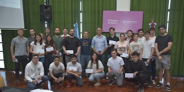 Entregaron computadoras a los recibidos del programa "Argentina Programa"