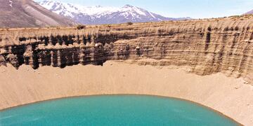 ¿Conocés las dolinas de Mendoza? el impresionante video que muestra dos increíbles espejos de agua esmeralda