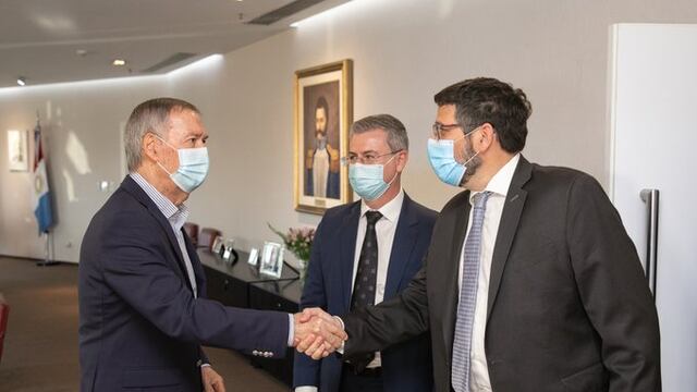 El gobernador Juan Schiaretti recibió a directivos de Iveco, con novedades importantes.