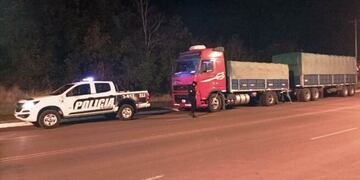 Intentó coimear a los policías y, ante su negativa, los atropelló.