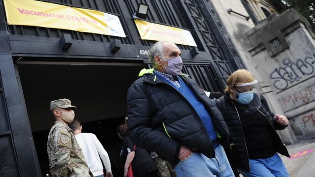 La ciudad de Buenos Aires comenzó la vacunación contra el coronavirus a mayores de 75 años. (Clarín)