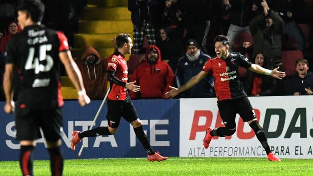 El ex Boca se lució con una gran definición para dar vuelta el resultado.