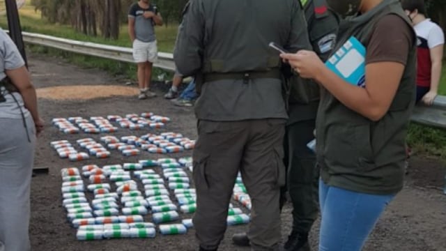 La mercadería ilegal estaba distribuida en 212 paquetes envueltos en film, los cuales contenían 1.804 módulos de celulares, 423 pines de carga, 125 paneles LCD y 200 paneles táctiles.