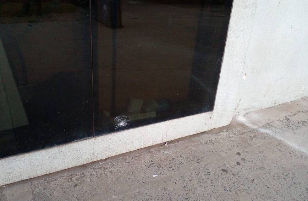 Tirotearon la comisaría 12° y detuvieron a varias personas armadas