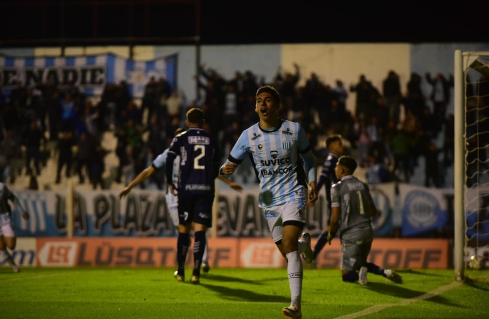 Racing “madrugó” a Quilmes por sus delanteros y se quedó con el triunfo que necesitaba