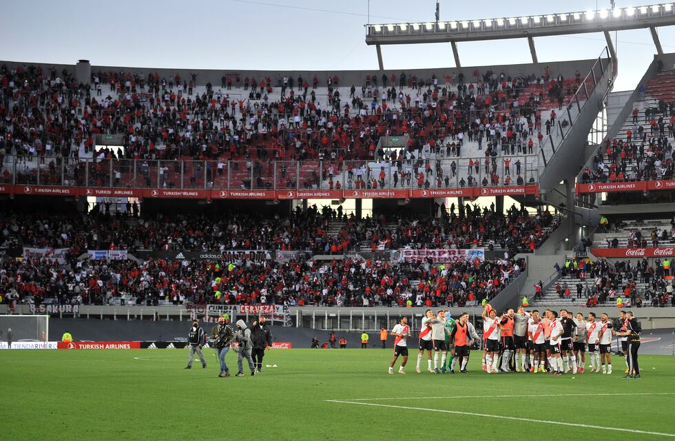 El Gobierno confirmó que el aforo del 50% en los estadios se mantendrá “por lo menos hasta el 1 noviembre”