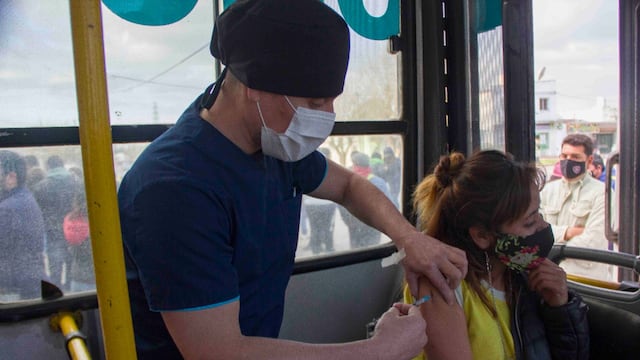 Nueva jornada del vacunatorio móvil en Azul