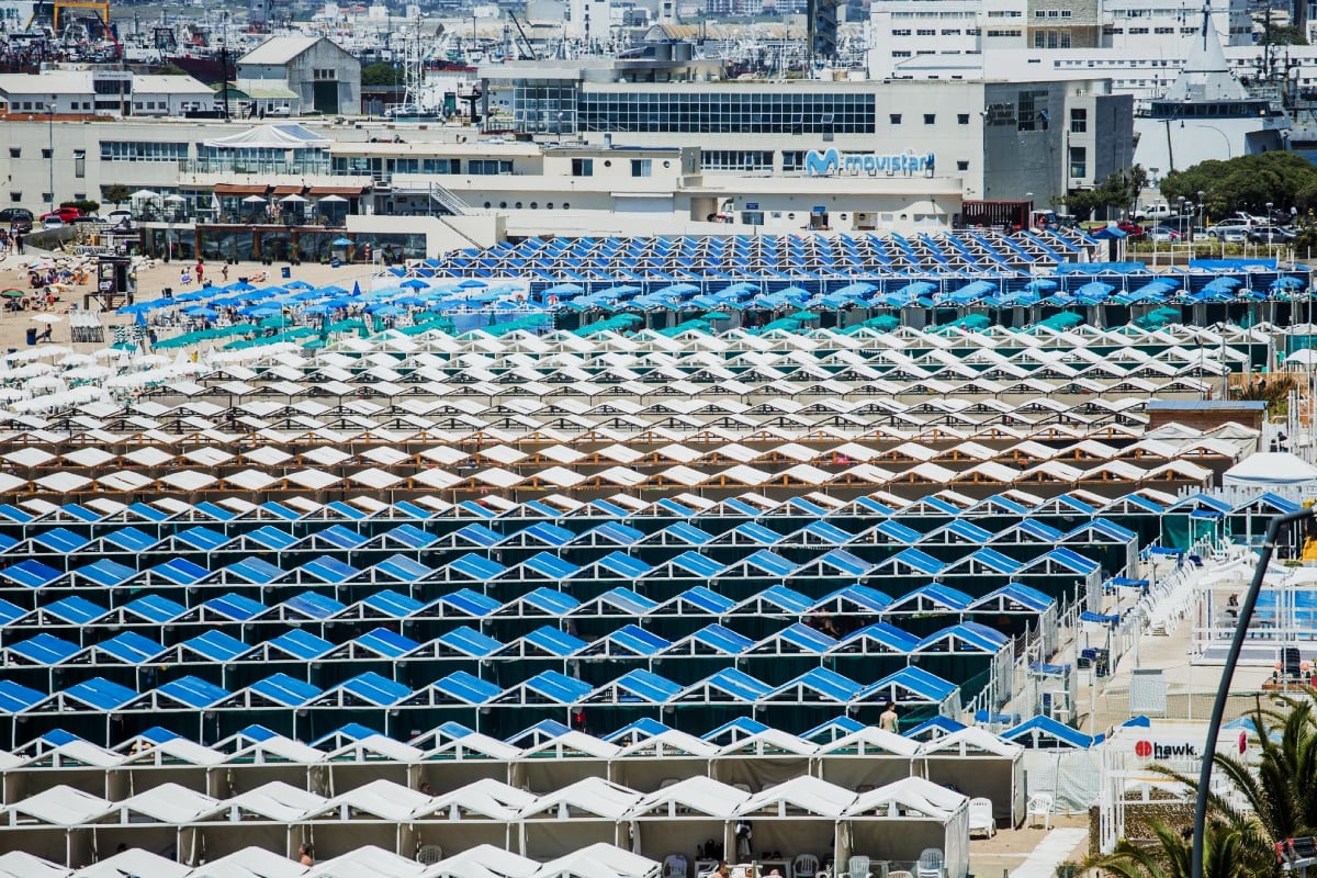 Los servicios de micros y trenes ofrecen tarifas variadas para todos los presupuestos y horarios flexibles para el turismo.