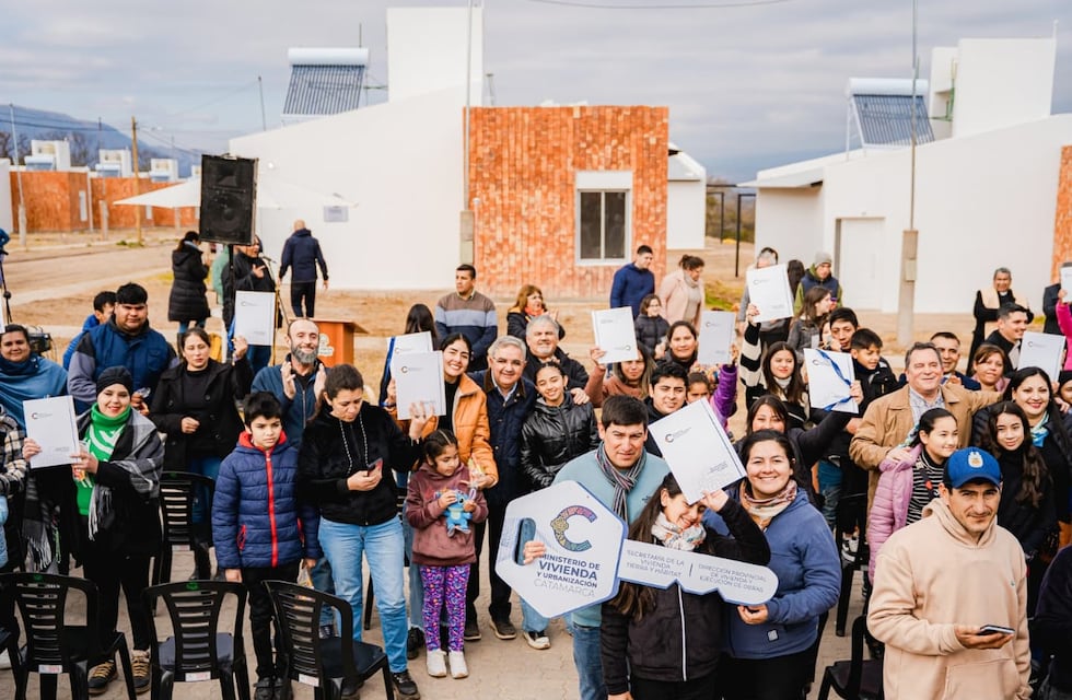 Los Castillos: 38 familias recibieron su vivienda propia