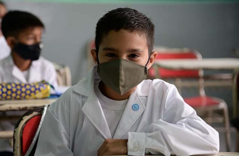 Manzur inauguró las clases presenciales en la escuela Punta del Monte