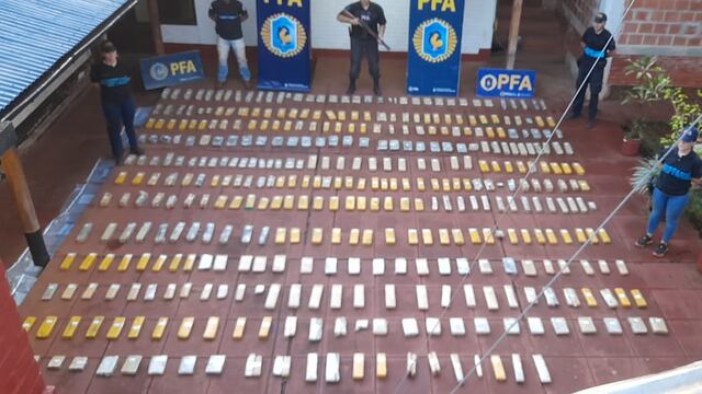 Colonia Delicia: secuestran marihuana oculta en carga de madera.