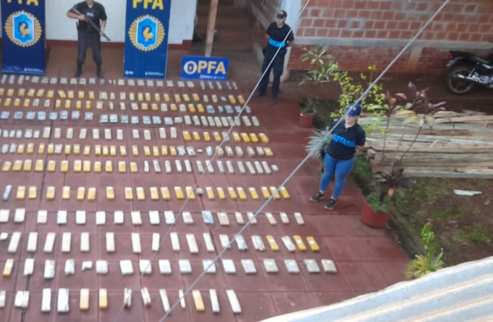 Colonia Delicia: secuestran marihuana oculta en carga de madera