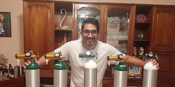 Busca juntar fondos para comprar tubos de oxígeno para donar.