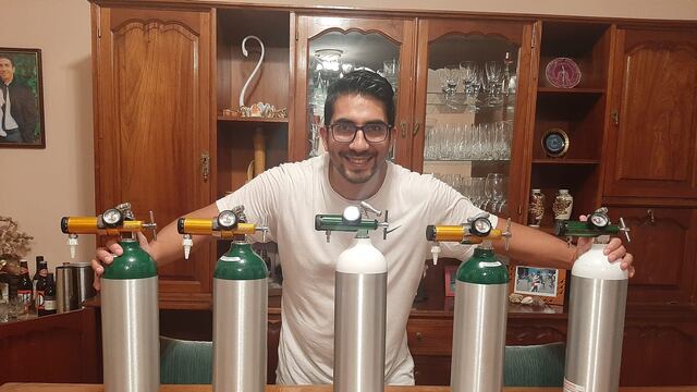 Busca juntar fondos para comprar tubos de oxígeno para donar.