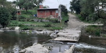 Un vado intransitable en La Falda.