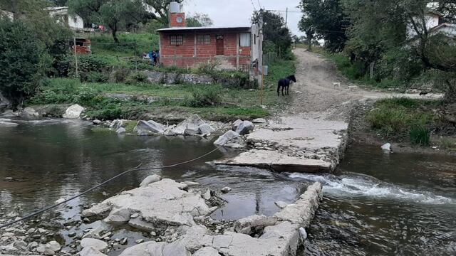 Un vado intransitable en La Falda.