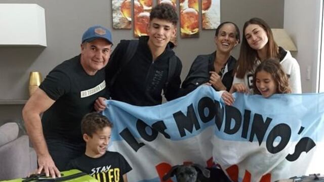 Tomás Mondino y su familia, en la despedida que hicieron en las redes sociales