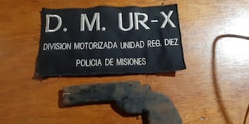 Amenazó de muerte a una joven con un revólver de madera en Posadas
