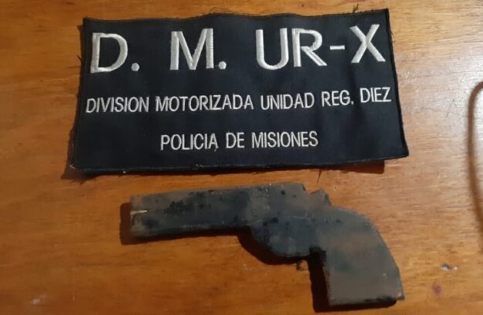 Amenazó de muerte a una joven con un revólver de madera en Posadas