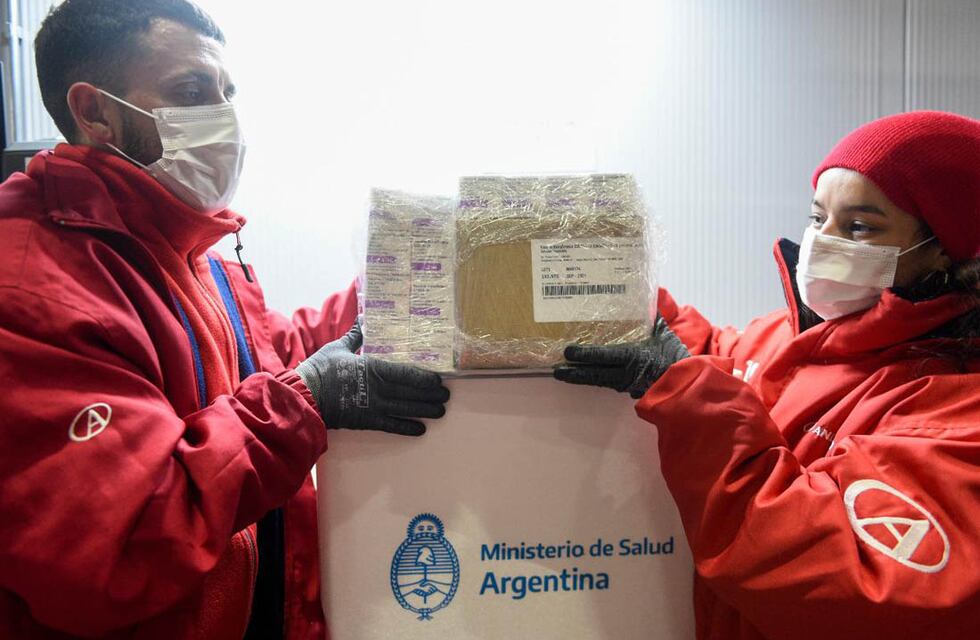 Se distribuirán entre viernes y sábado 680 mil dosis de AstraZeneca: cuántas llegarán a cada provincia