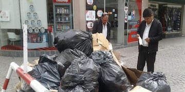 Multas a los comerciantes que saquen la basura el 1 de Mayo