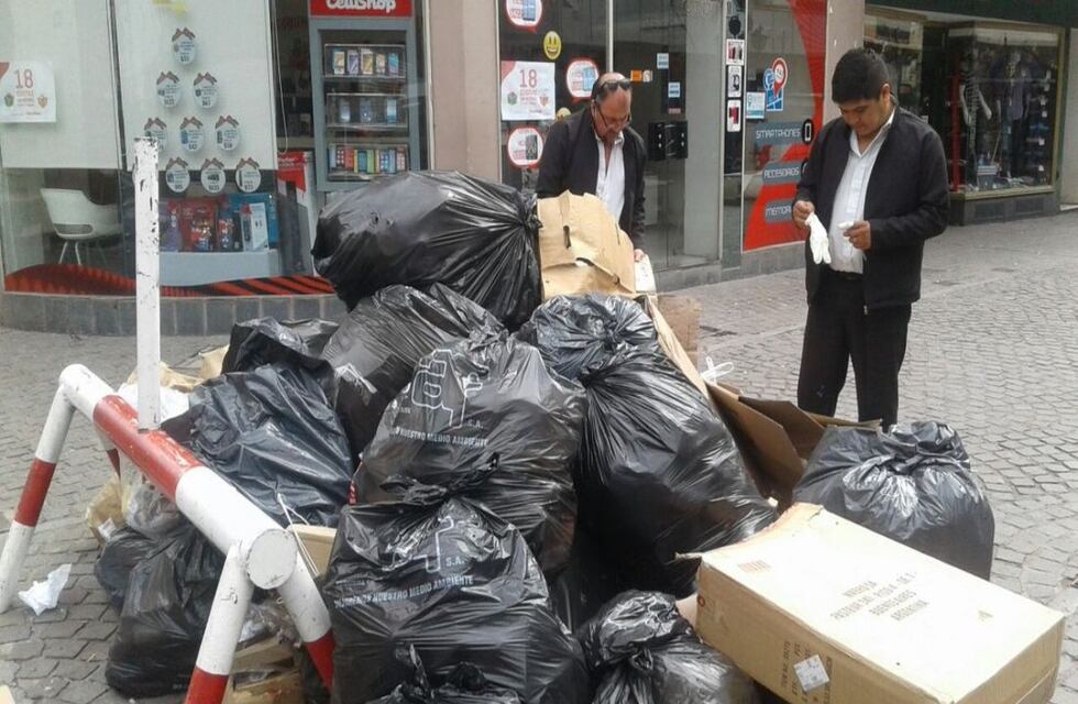 Aplicarán multas de hasta $16.000 a comerciantes que saquen la basura el 1 de Mayo