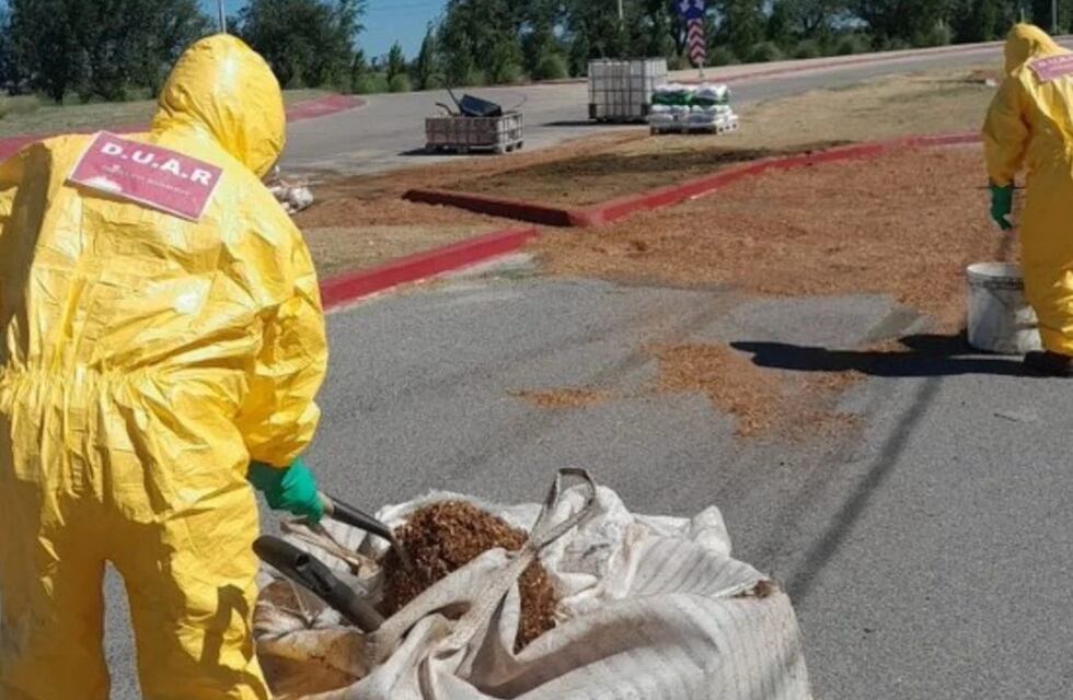 Peligro en Córdoba: volcó un camión cargado de una sustancia tóxica en Ruta 19