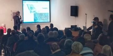 Gran participación en la charla del paso de Darwin por Punta Alta