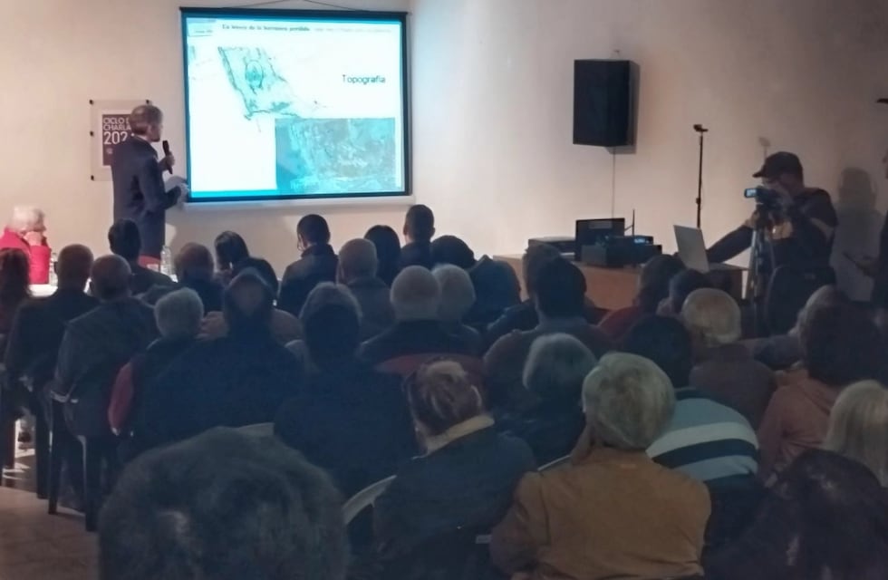 Gran participación en la charla del paso de Darwin por Punta Alta